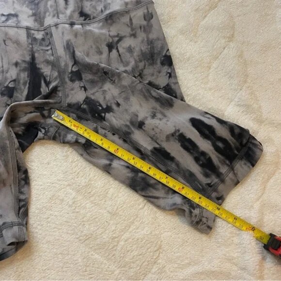 Lululemon Align Super High Rise Short 10" Game Day Grey Tie Dye - Picture 4 of 5